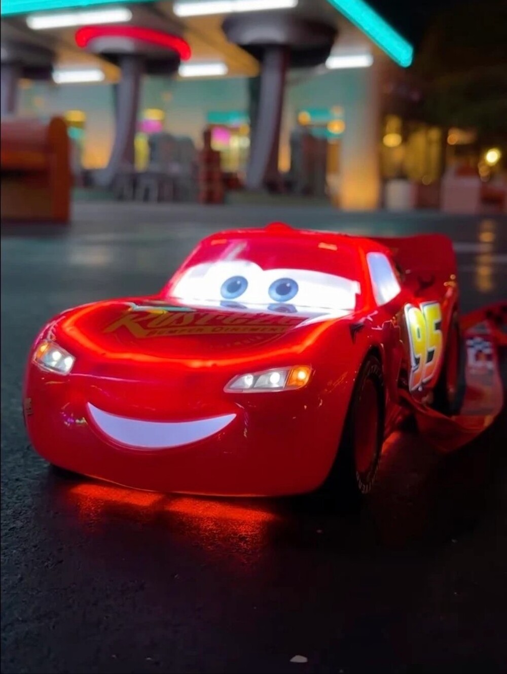 Disney Parks Lightning McQueen Light-Up Popcorn Bucket - NEW - Picture 9 of 9